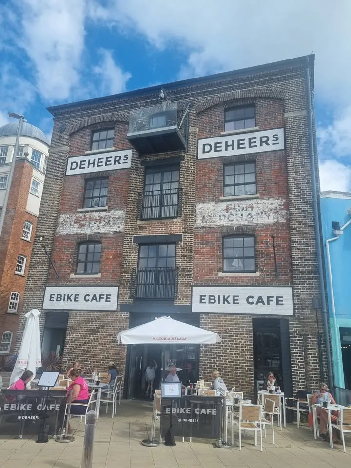 619991002 1519975736409309 3013576764462305666 N